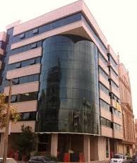 مزایای نماهای فریم لس, دیتیل شیشه فریم لس, پروفیل فریم لس, نحوه اجرای شیشه فریم لس, قیمت فریم لس, فریم لس چیست, نمای شیشه ای کرتین وال,